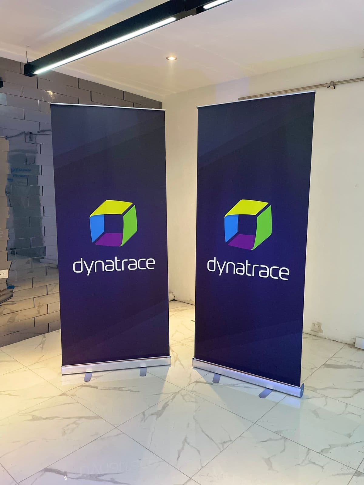 BANNERS ROLL-UP