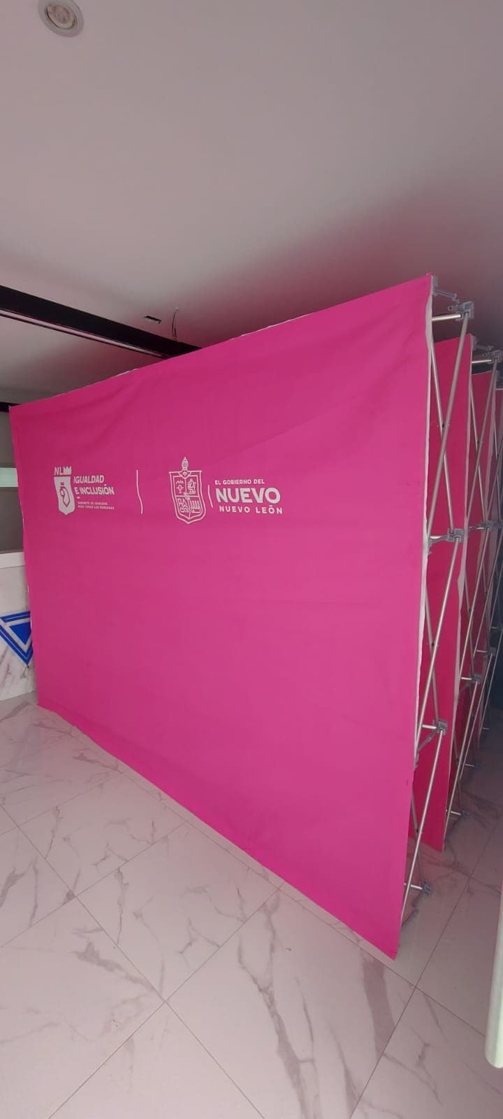 Backdrop plegable impreso en lona para el Gobierno de Nuevo León