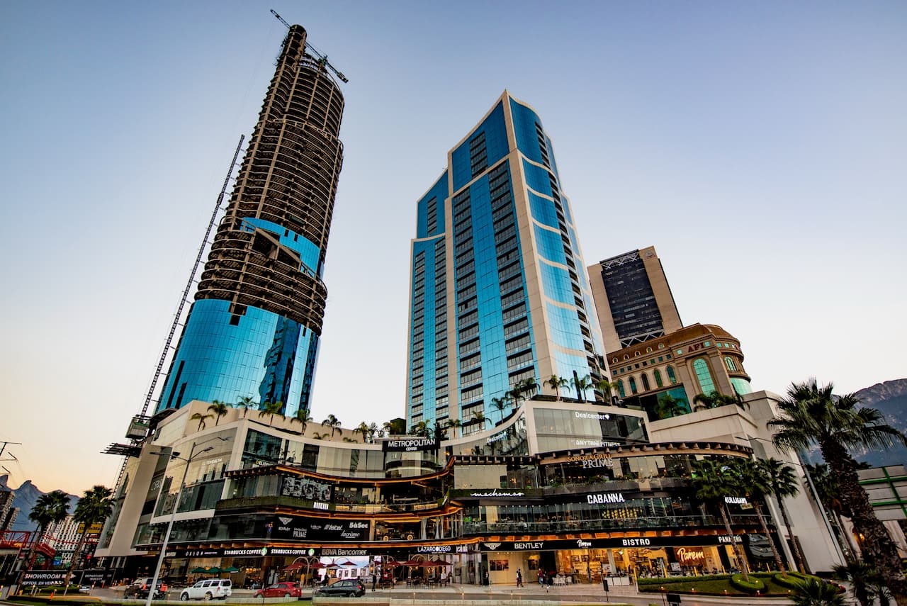 Centro comercial en el corazón de Monterrey, México.